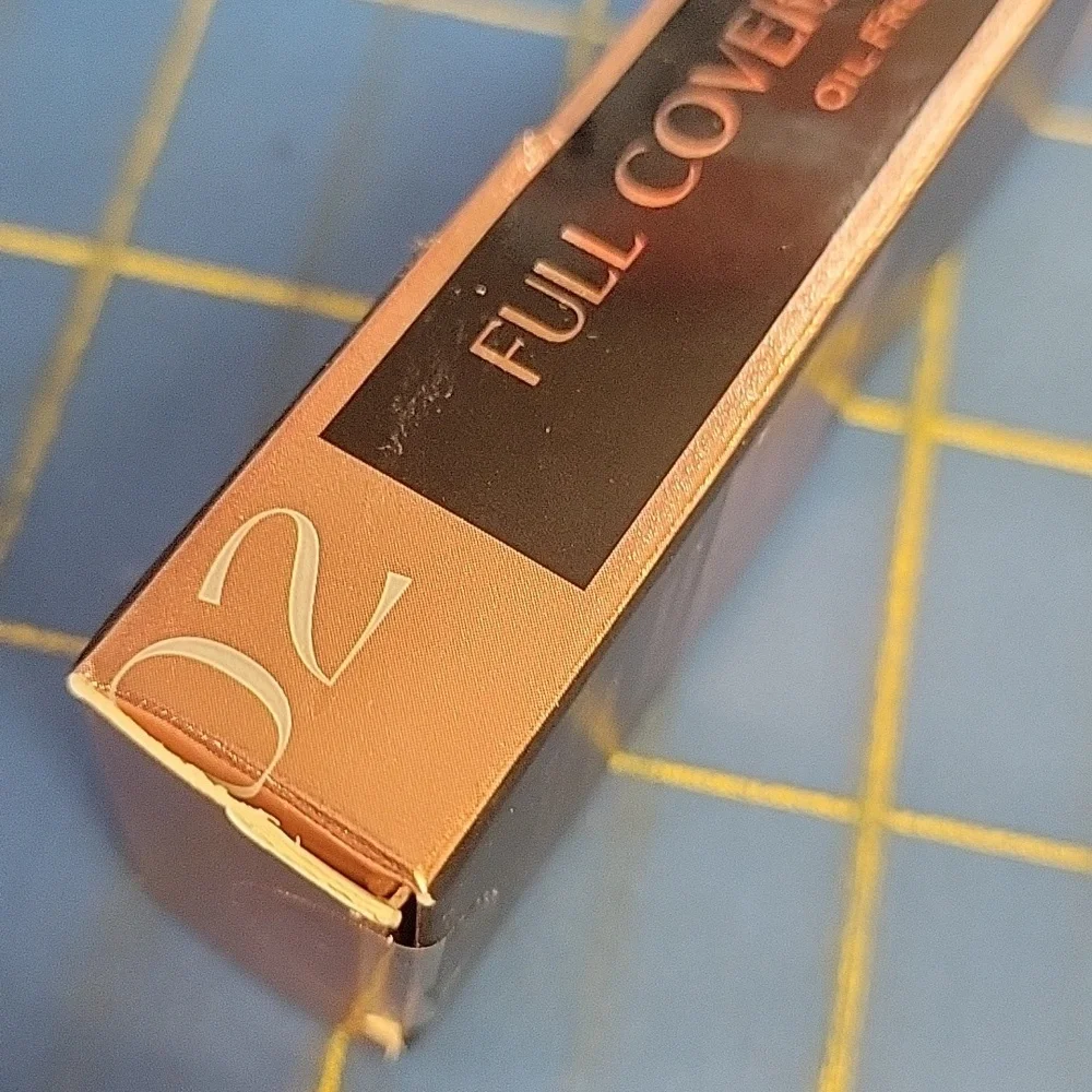 OZ E LAB Concealer SPF 30++ - 02 New Sealed Box